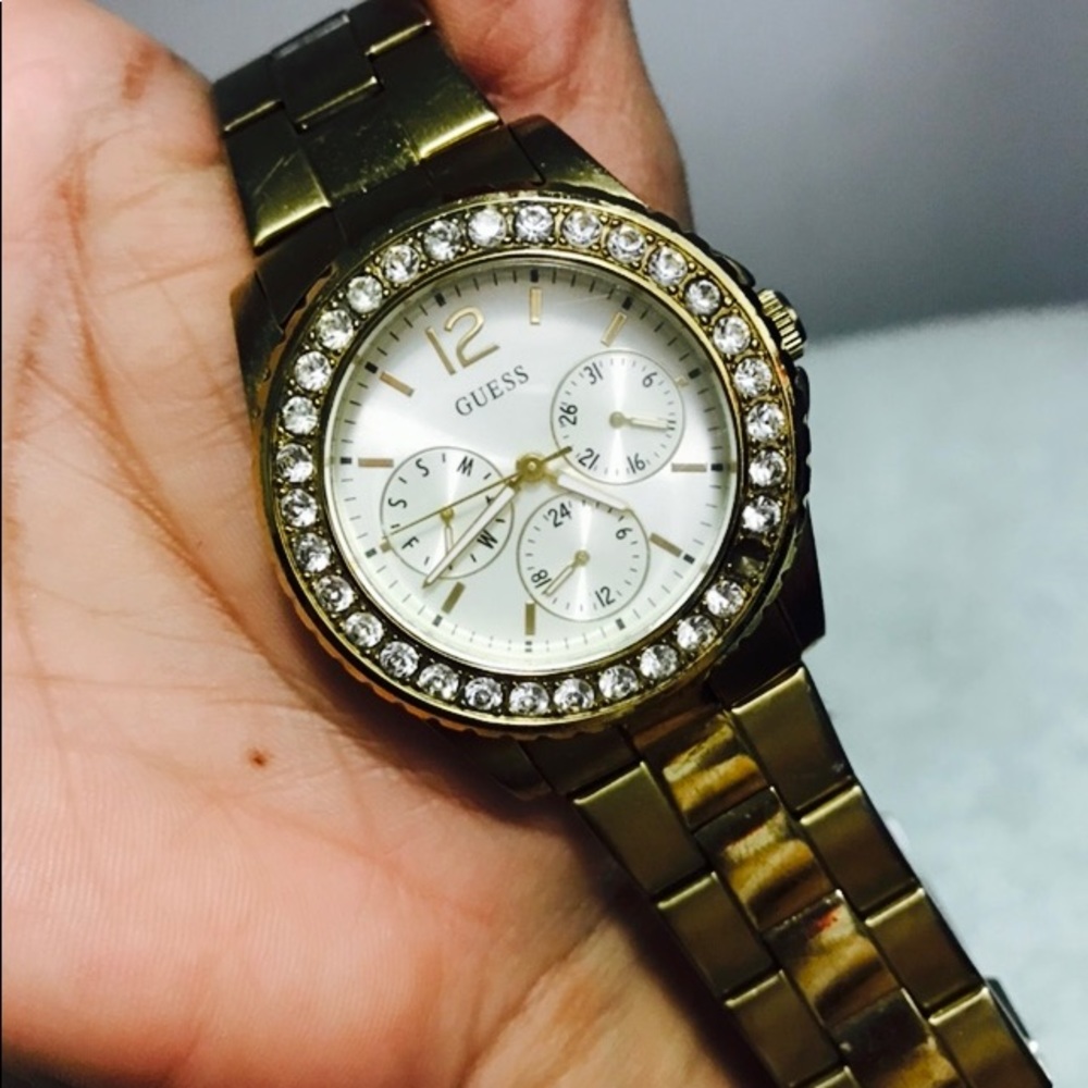 Guess - Picture 5 of 5